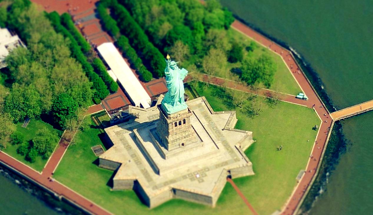 tilt-shift_statue_of_liberty.jpg